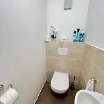 Lux Modern And Cozy With Free Parking Apartmán