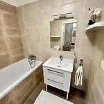 Die Lux Modern Apartment Near City Center With Free Private Parking *