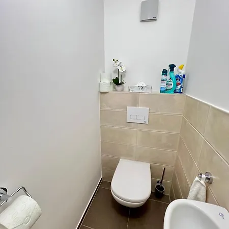 Lux Modern Near Center With Free Private Parking Apartmán