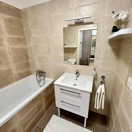 Lux Modern Near Center With Free Private Parking *